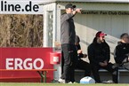 FC-Trainer Matthias Strätz war gefrustet nach der Begegnung, als man nur mit viel Pech keinen Punktgewinn einfahren konnte. Hier lenkte er das Spiel seiner Mannschaft von Außen.