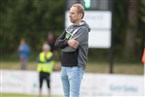 Katschenreuths Trainer Detlef Zenk mit konzentrierter Miene während des Spiels. Nach der Begegnung blickte er stolz auf eine klasse Serie seiner Mannschaft zurück.