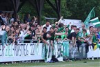 Die Fans der DJK-SV Berg bejubeln den Torerfolg.
