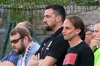 Skeptische Blicke vor dem Spiel. Der Sportliche Leiter der Schanzer, Malte Metzelder, und Trainer Rüdiger Rehm.