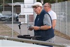 Ihm entging nichts. Die SKL-Legende Manfred Alfes, 82 Jahre alt, notiert den Spielverlauf aufmerksam. 