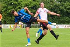 Zweikampf zwischen Nikola Milovski (li.) und dem Memmelsdorfer Lukas Wernsdorfer, der noch vor der Pause verletzt raus musste. 