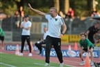 Schweinfurts Trainer Christian Gmünder mit Anweisungen an seine Mannschaft. 