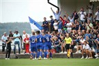 Der Weisendorfer Anhang feiert den Treffer zum 3:1 von Tobias Geyer.