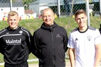 Familientreffen beim Derby in Lichtenfels zwischen dem langjährigen Spieler und Trainer Vater Jürgen Holzheid und seinen beiden Söhnen Leon (li.) vom FCL und Tim (re.) in Diensten des TSV Mönchröden.