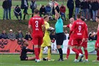 Auch das noch: Tim Hüttl, Abwehrmann des TSV Aubstadt, flog nach einer Notbremse gegen Benyas Junge-Abiol mit Rot vom Feld. 