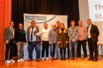 Die BFV-Ehrenamtspreisträger im Kreis Nürnberg/Frankenhöhe 2022, eingerahmt von BFV-Präsident Christoph Kern (links) und KEAB Jörg Salzer (rechts).