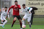 Beide Kapitäne im Laufduell: Davide Dilauro (re.) mit Ball gegen Ercan Öztürk. 