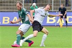 Schenkten sich keinen Zentineter: Routinier Kristian Böhnlein (li.) gegen Vilzings Fabio Pirner.
