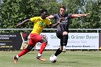 FC-Kapitän Fabio Feidel (re.) im Duell mit dem antretenden Wildensorger Sayko Trawally. 