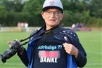 Karlheinz Gmelch vom TSV Geschwand mit dem passenden T-Shirt. Aufstiegs-Shirts hatte Geschwand/ Wolfsberg nicht vorbereitet. 