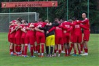 Die DJK-SC Oesdorf kommt vor dem Eröffnungsspiel nochmal zusammen.