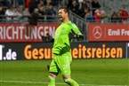 Aus und vorbei: Viktoria-Keeper Max Grün feiert den Punkt und provoziert dabei die Würzburger Fans. 