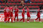 Die Würzburger Kickers bejubel das 1:0 durch Benjika Caciel. 