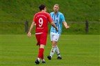 Cedric Riedel (hi.) signalisiert hier Matthias Gruner (#9) eine saubere Zweikampfführung. Der Torjäger der Heimelf war heute weitestgehend abgemeldet.