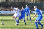 Matteo Kolb (re.) kommt im Zweikampf mit Frank Kirschner (li.) einen Schritt zu spät.