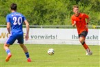 Trogens Innenverteidiger Lukas Wolf sucht im Aufbau nach einer Anspielstation.