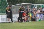  Gäste-Trainer Adnan Udovcic (mit Trinkflasche in der Hand) konnte mit der zweiten Hälfte seiner Mannschaft zufrieden sein.
