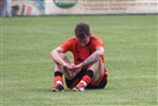 Mehrere Trogener Spieler saßen oder lagen nach der Niederlage niedergeschlagen am Boden. Hier sinnbildlich dafür Maximilian Brehm.

 