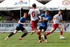 Mit vollem Körpereinsatz setzt sich Niklas Bergner (am Ball) durch.