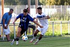 Simon Kreisel zieht an Umut Dogan vorbei.