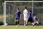 An den Pfosten klatscht der Ball von Niklas Held (Nummer 13).