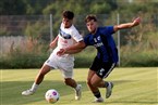 Nikola Milovski (links) geht ins Tänzchen mit Simon Kreisel.