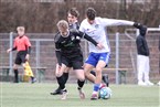 Simon Klug (re.) nahm Adrian Ortmann den Ball ab. 