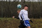 Auch bei Kopfballduellen gingen Yannick Gahn und Simon Klug (re.) nicht zimperlich miteinander um. 