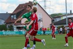 Sebastian Galm im Kopfballduell mit Thiemo Persch.