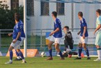 Der Ball schlägt zum 2:0 für Ammerthal ein

 
