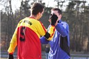 Der beste Spieler auf dem Platz bekam kurz vor Schluss nochmal Szenenapplaus: Erman Elibol lässt sich von seinem Trainer beglückwünschen.