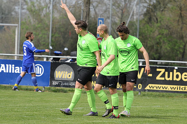 In Richtung Großgründlach führt der Weg von Otto Eberle (links). | Foto: fussballn.de