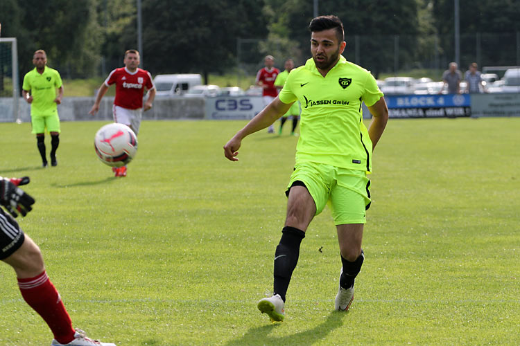 Erhan Bulut geht für die Turnerschaft Fürth auf Torejagd. | Foto: fussballn.de