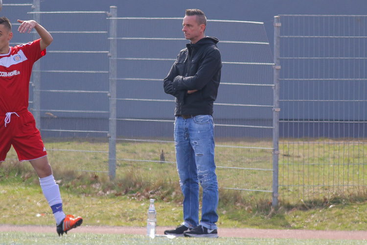 Rangers-Coach Tom Steuber zeigte sich nach der Partie zufrieden mit seinen Schützlingen. | Foto: fussballn.de