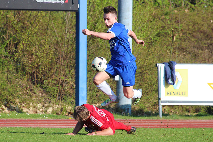 In den ersten Minuten wurde Stadeln regelrecht überrannt. | Foto: fussballn.de