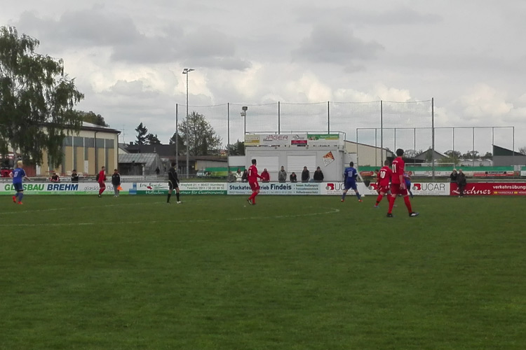 Auf heimischen Geläuf konnten sich die Bucher Jungs im Duell mit dem TSV Altenfurt durchsetzen. | Foto: Igel