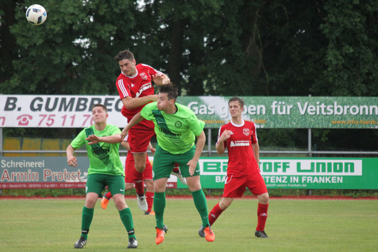 Der TSV Johannis 83 (in grün) überraschte beim ASV Veitsbronn II und gewann mit 3:1. Damit machten sie die letzte Relegations-Chance der Neunsinger-Elf zunichte. | Foto: L. Bitzenbauer