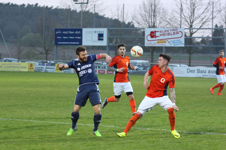 Der SC 04 Schwabach (in blau) war gegen die SG Quelle Fürth über weite Strecken chancenlos und musste am Ende eine herbe 1:6-Pleite hinnehmen. | Foto: fussballn.de