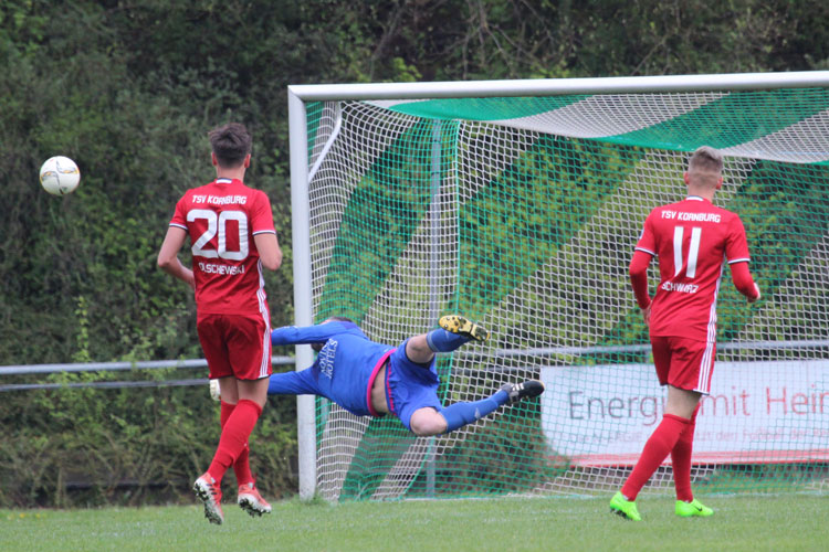 Bild mit Seltenheitswert: Arthur Ockert musste sich nur einmal mit einer Flugparade beweisen. | Foto: fussballn.de