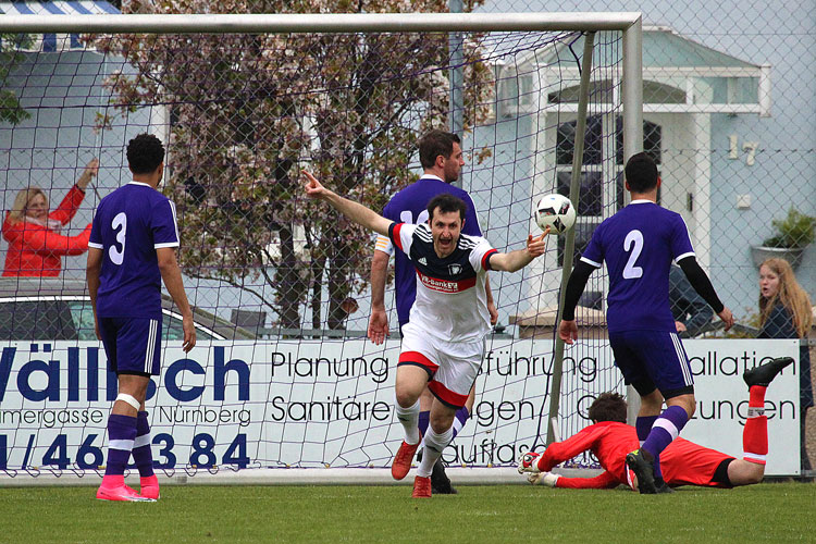 SCA-Offensivakteur Simon Babel (in weiß, hier beim 2:2) schnürte im Finale einen Doppelpack, musste sich mit seinem Team aber dennoch mit Platz zwei zufrieden geben. | Foto: fussballn.de