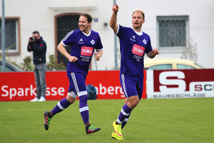 Tamas Dencs (rechts) vollführte mit seinem Tor zum zwischenzeitlichen 2:1 den nächsten Fingerzeig des Underdog. | Foto: fussballn.de