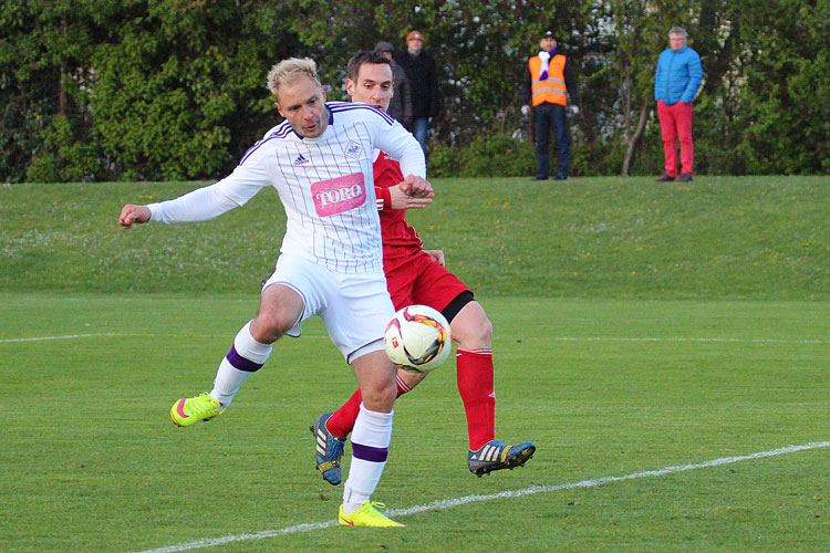 Eine leichte Übung war das 1:0 für Falke--Akteur Tamas Dencs. | Foto: fussballn.de