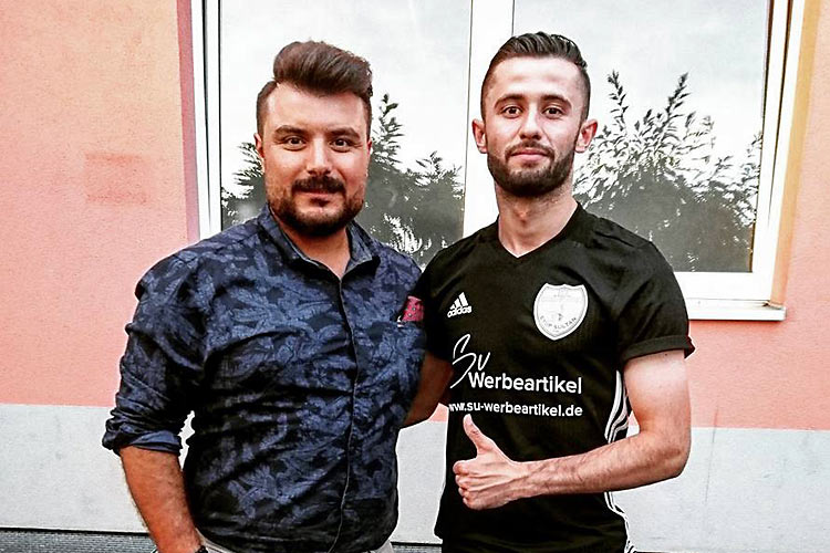 Gökhan Cakmak (links) wird künftig auch die Aufgabe des Sportdirektors bei den Sultanen übernehmen. Daumen hoch findet schon mal Neuzugang Ildan Muric. | Foto: Eyüp Sultan