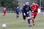 Verbissene Zweikämpfe bestimmten die Partie: Sebastian Schott (li.) im Duell mit Heiko Pfeifer.