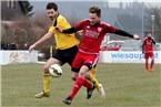 Hartes Duell: Jarolslav Nerad (li.) und Sebastian Mack rasseln zusammen.