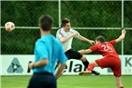 Sascha Traut (rot) im Duell mit Simon Hösch.
