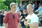 Der nächstjährige Kasendorfer Coach Michael Werzer und Ex-Teamkollege Mario Mühmel (links) diskutieren die Partie.