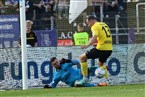 Erste Großchance: Leo Eberle (Nr. 13) kann Lattenabpraller nicht verwerten.