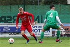 Robin Frisch zieht an Hendrik Hrouda vorbei.